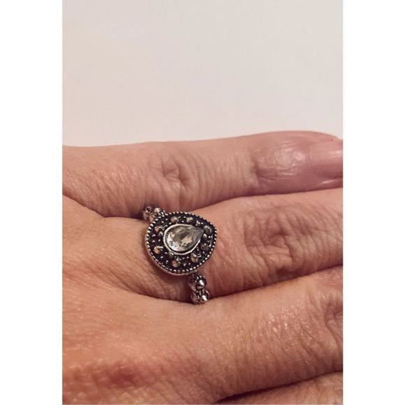 Gorgeous white sapphire AND SILVER RING - Picture 1 of 7